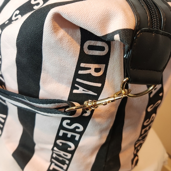 VICTORIA'S SECRET NEW DUFFLE BAG Pink and black stripe, top zip closure,… - Picture 6 of 7